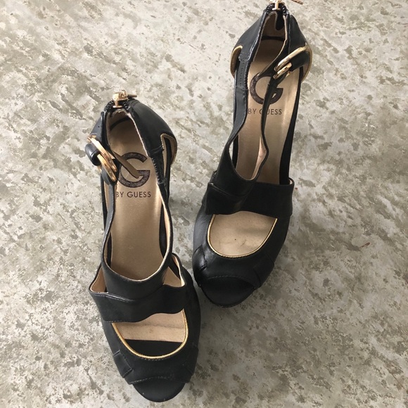 ✨SALE ✨Guess High Heels - Picture 3 of 4